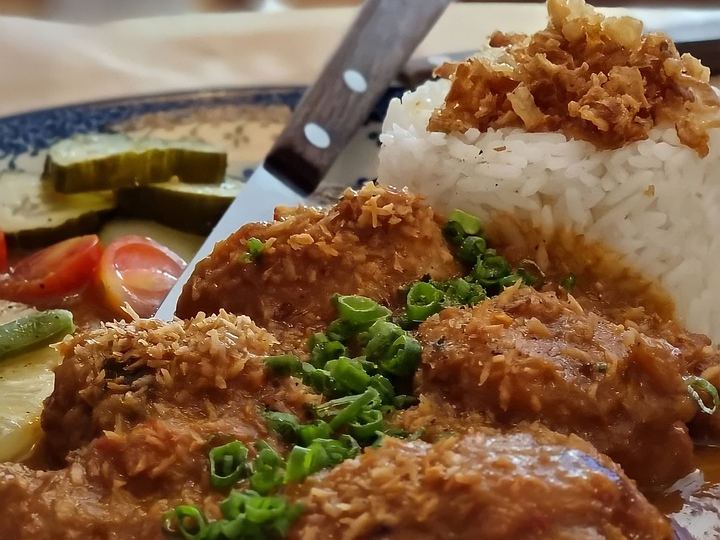 Foto ilustrasi ikan mas goreng & ayam goreng